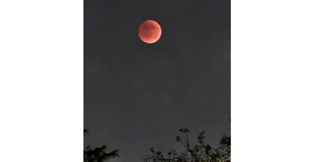 Ay dünyanın gölgesine girdi, Türkiye semalarında tablo ortaya çıktı! Kanlı ay tutulması görsel şölen sundu: İşte görüntüler 6